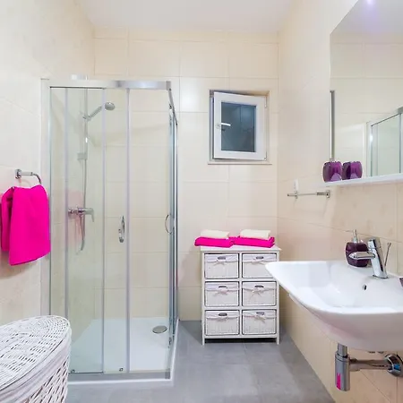 Lanterna Apartment *