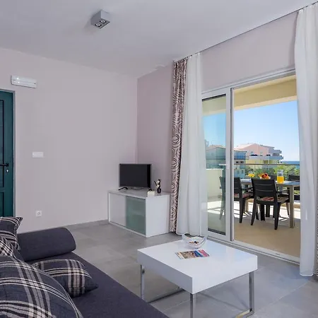 Lanterna Apartman *