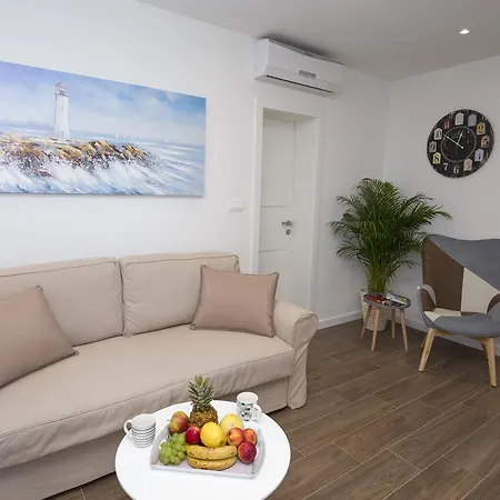 Lanterna * Rogoznica (Sibenik-Knin)