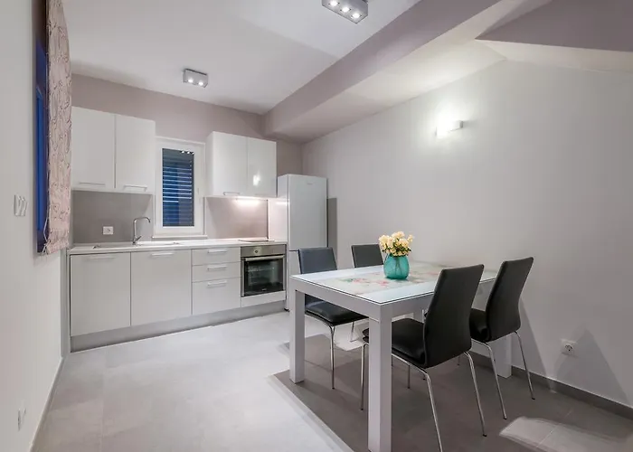 Lanterna * Rogoznica (Sibenik-Knin)